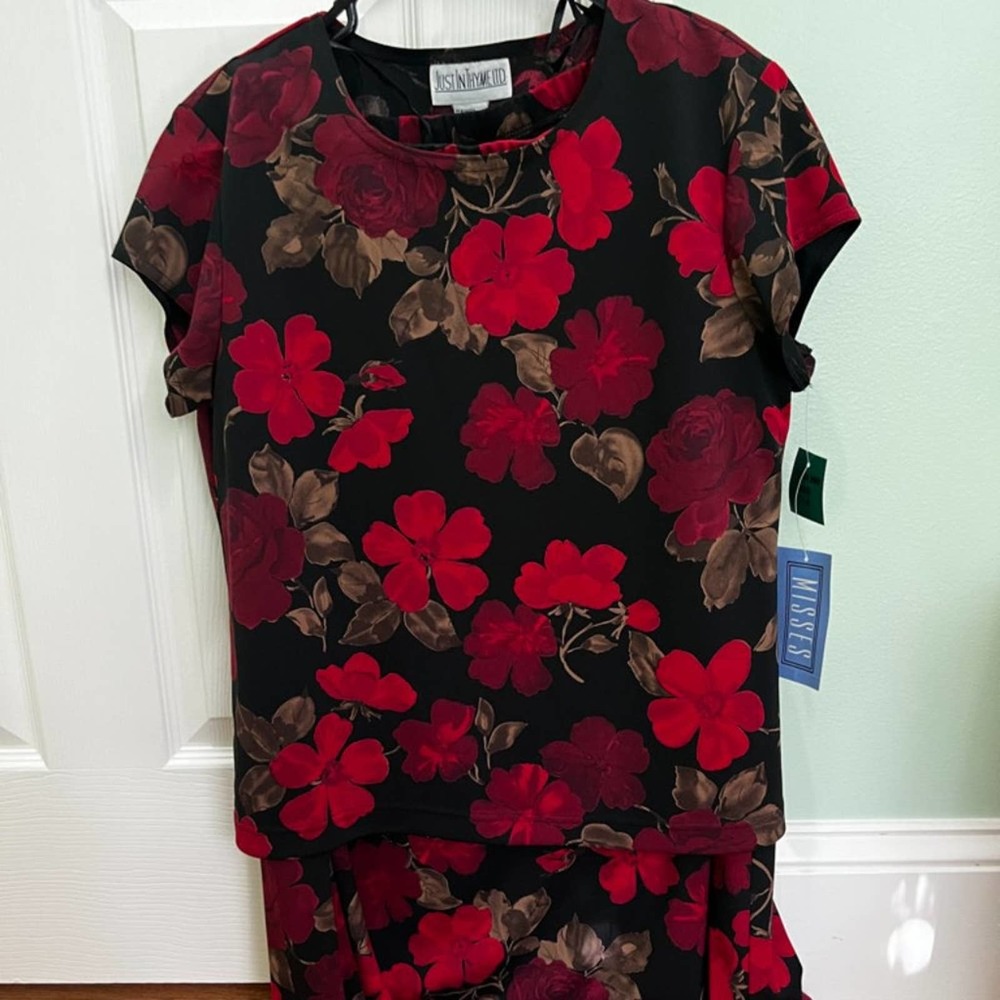 Just in Thyme Blouse and Skirt Set Size 14 Red Flowers and Black Background NWT